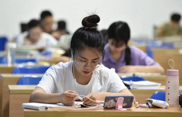 成績(jī)單翻譯需要做好哪些工作，翻譯成績(jī)單翻譯公司怎么收費(fèi)的？