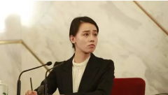 兩會(huì)女神翻譯又賣萌！揭秘兩會(huì)高翻怎樣煉成？